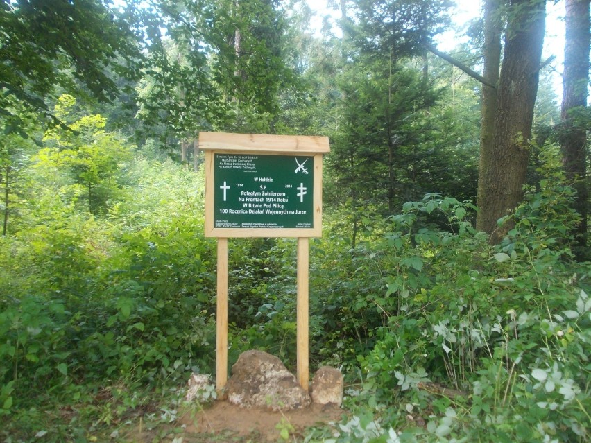 Pamiątkowa tablica w Chlinie w gminie Żarnowiec