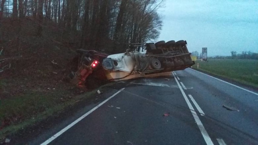 Wypadek w Okocimiu. Przewrócona cysterna blokuje ruch na DK 75 [ZDJĘCIA]