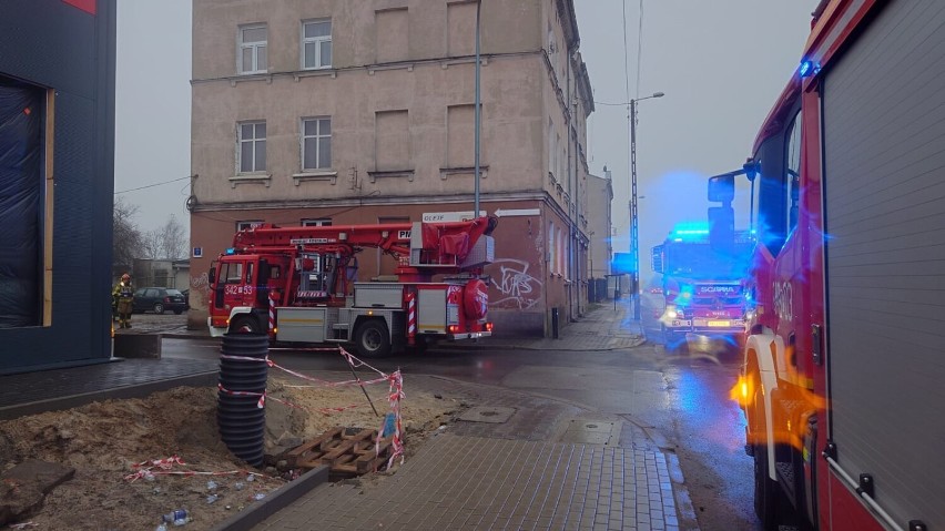 Pralka zapaliła się w jednym z mieszkań przy ul. Smolnej w Kaliszu. ZDJĘCIA 