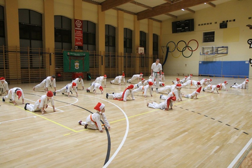Chełmiński Klub Karate Kyokushin podsumował sezon. Zawodników odwiedził też św. Mikołaj