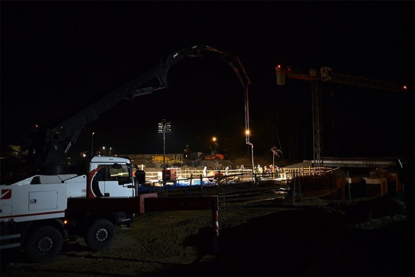 Budowa Pomorskiej Kolei Metropolitalnej. Betonowanie ostatniego wiaduktu [ZDJĘCIA]