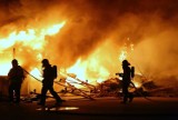Nieletni sprawcami pożaru składowiska elektrośmieci przy Topolowej w Piotrkowie. Dwóch usłyszało już zarzuty 