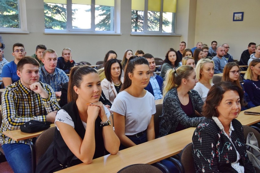 Blisko 300 studentów zainaugurowało akademicki rok 2018/19 na wydziale AHE w Sieradzu (zdjęcia)