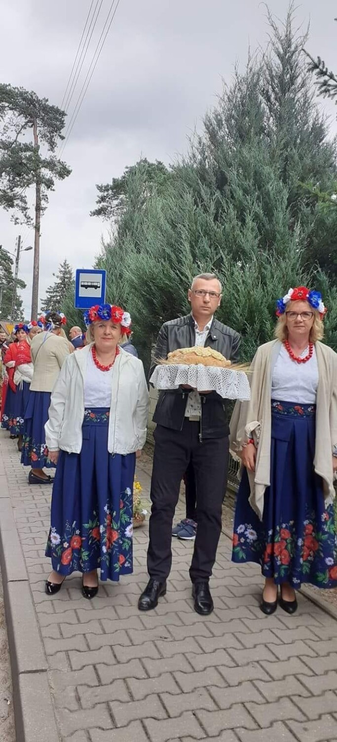 Dożynki parafialne we Włodzimierzowie (gmina Sulejów),...