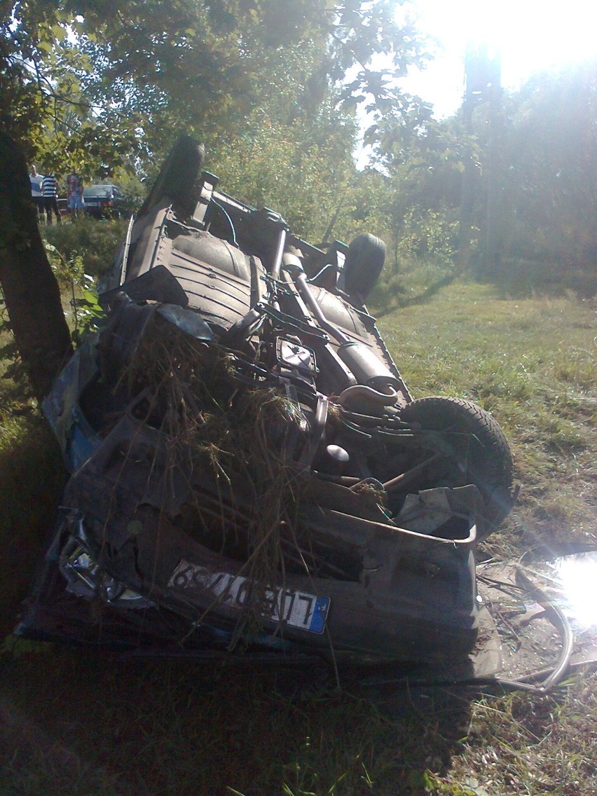 Czołowe zderzenie dwóch aut w miejscowości Kozubata