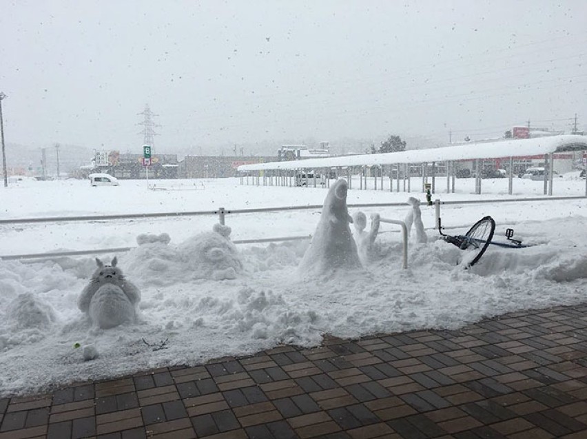 Kiedy spadnie śnieg, Japończycy nie lepią bałwanów. Mają lepsze pomysły [ZDJĘCIA]
