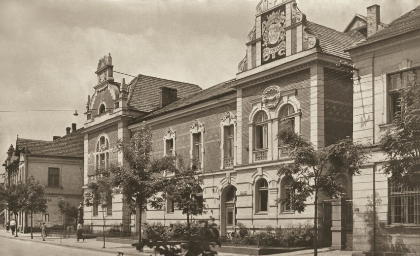 Pocztówka z widokiem budynku starostwa w Bochni z 1966 roku
