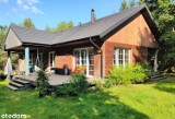 Klimatyczne, drewniane domy na sprzedaż w Łódzkiem. TOP 5. Ile kosztują?