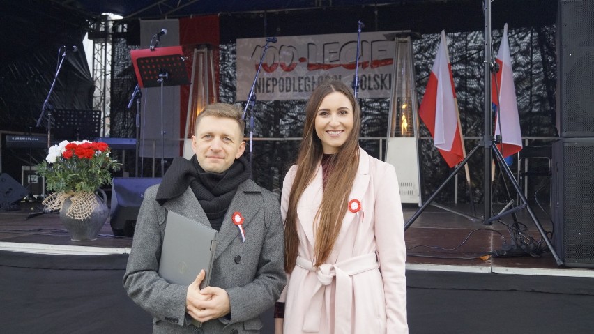 Izabela Szafrańska i pianista Przemysław Zalewski.

11...