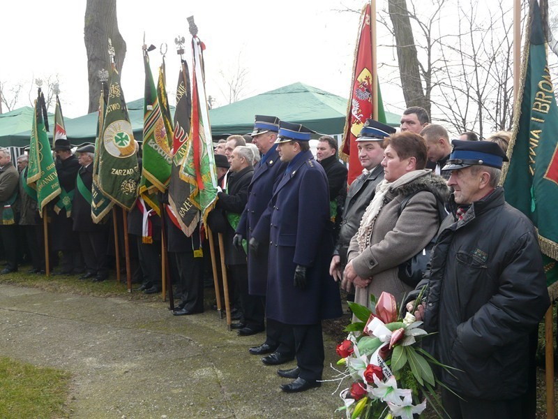 Tłumy osób pożegnały Stanisława Olasa (zdjęcia)