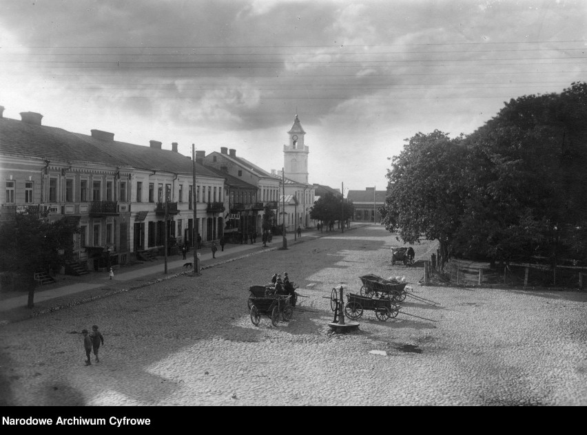 Augustów na starej fotografii. Zobacz unikalne zdjęcia z Narodowego Archiwum Cyfrowego. Tak wyglądało miasto!