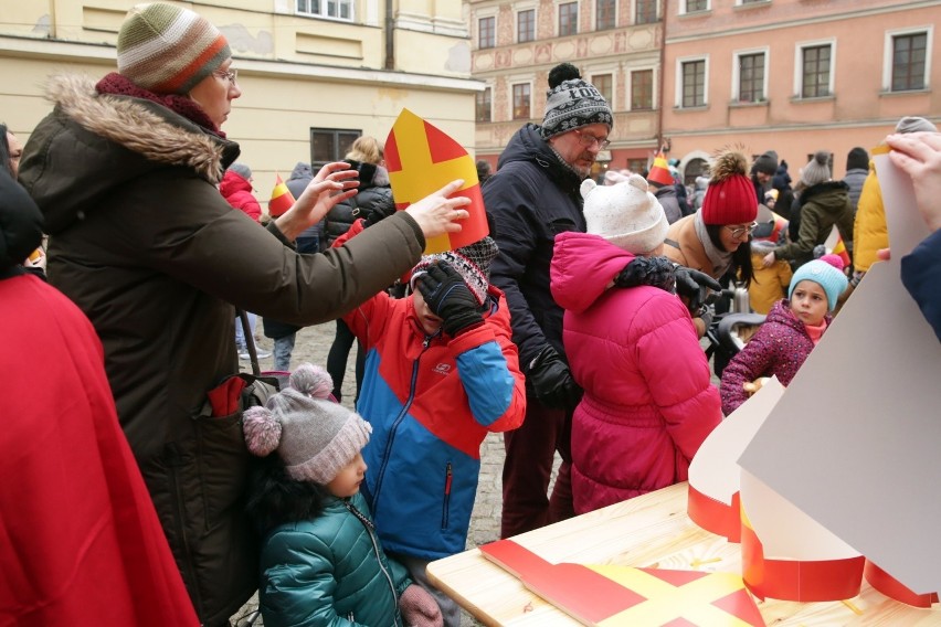 Święty Mikołaj dotarł do Lublina. Ulicami miasta przeszedł jego barwny orszak. Zobacz zdjęcia