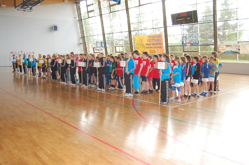 Pomorski Festiwal Piłki Ręcznej drużyn dziewcząt i chłopców w Nowej Karczmie