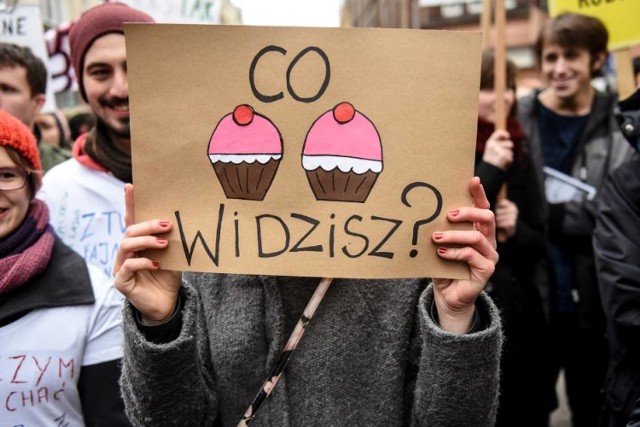 Wydarzenia weekendu: 5 i 6 marca

"Seks tak. Seksizm nie!", "Mowa nienawiści to przemoc", "Nie śmieję się z żartów o gwałtach", "Dość przemocy wobec kobiet" - takie hasła można było zobaczyć na transparentach podczas sobotniej Manify, która przeszła ulicami Poznania. 

Manifa w Poznaniu pod hasłem „Solidarni przeciw kulturze gwałtu”