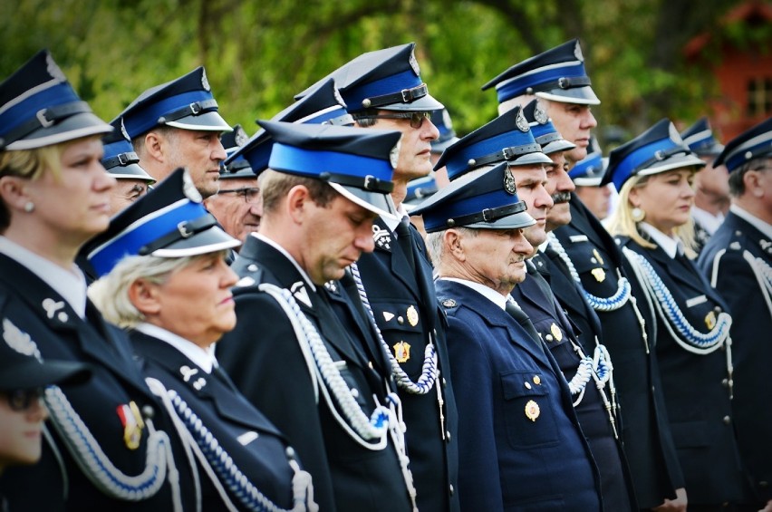 Druhowie z OSP Zelów świętowali jubileusz 110-lecia jednostki. Były medale, defilada i zabawa [ZDJĘCIA]