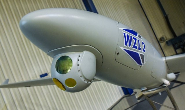 Agencja Uzbrojenia podpisała umowę za 50 mln zł na dostawę kolejnych zestawów dronów FlyEye. To jednak nie są maszyny produkowane przez bydgoskie zakłady WZL nr 2. Te mają dopiero powstać, kontrakt już podpisano.   