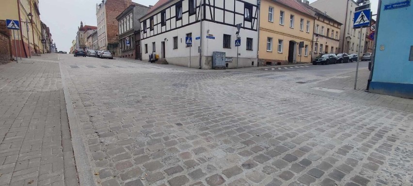 Cała ulica Wodna została wykonana z kamienia, który...