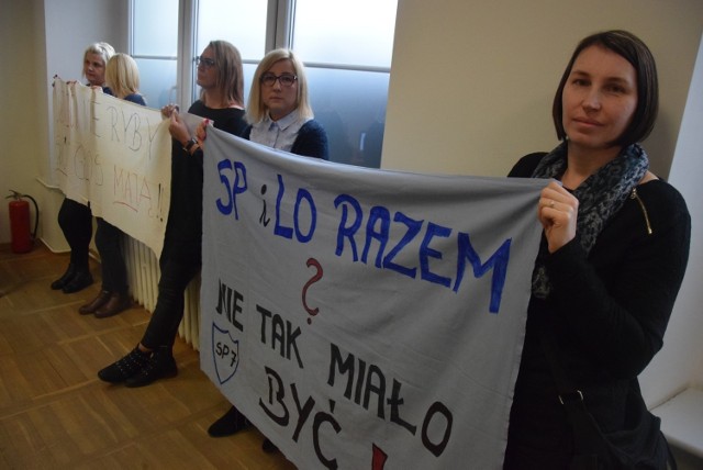 Trzy lata temu rodzice uczniów z Siódemki protestowali na sesji rady. Teraz też chcą wyrazić swój sprzeciw.