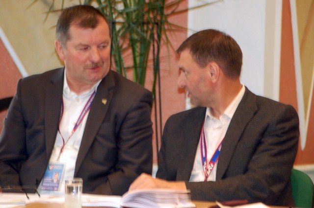 Od lewej Wiesław Czyczerski burmistrz Zbąszynka z zastępcą Janem Makarewiczem