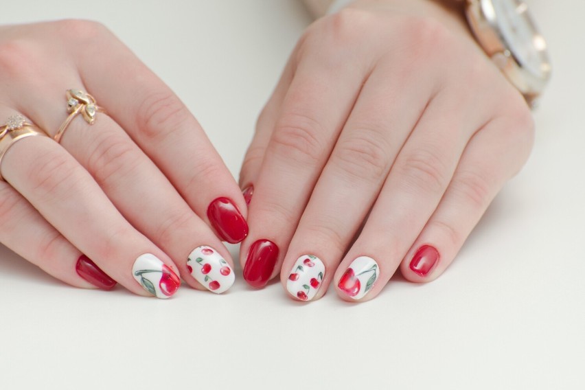 Fruit manicure jest ciekawy, odważny, oryginalny oraz...