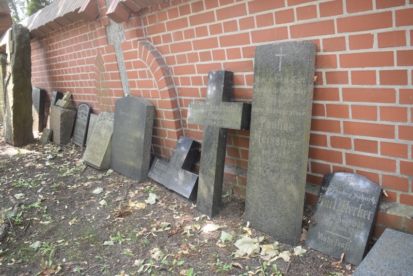 Obecnie na cmentarzu komunalnym w Gubinie znajduje się...