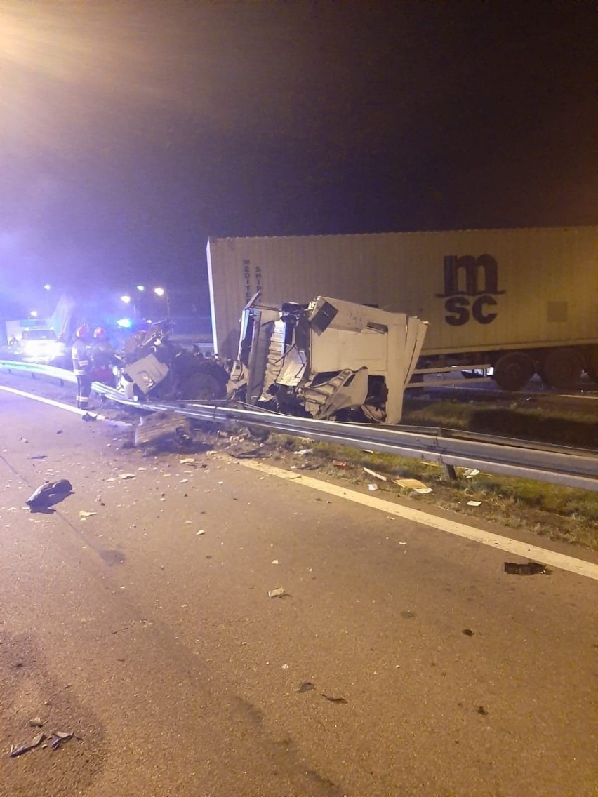 Wypadek dwóch ciężarówek na Obwodnicy Trójmiasta. 8.10.2020 r. 3 osoby ranne, poważne utrudnienia drogowe