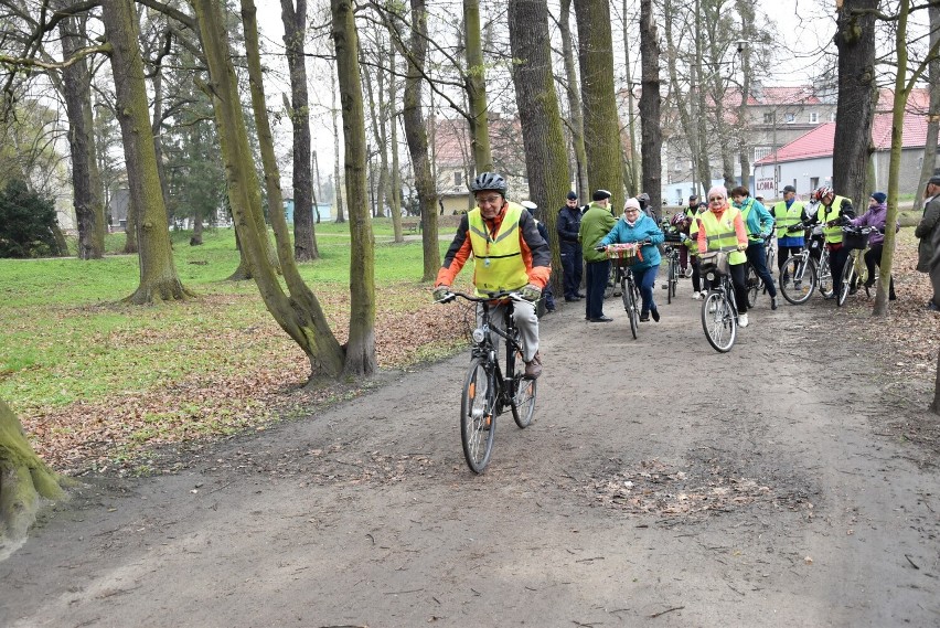 Kluczborscy emeryci rozpoczęli sezon wycieczek rowerowych.