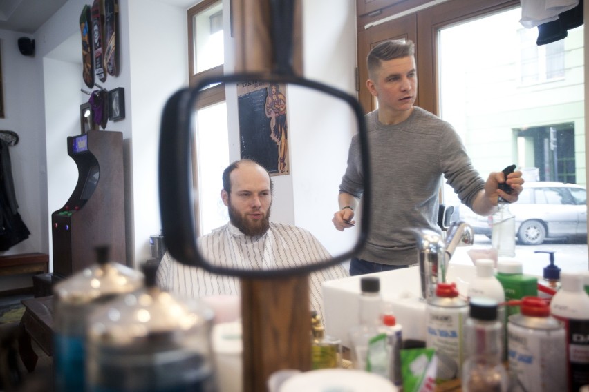 Barber Shop na Kazimierzu. Tu królują faceci [ZDJĘCIA]