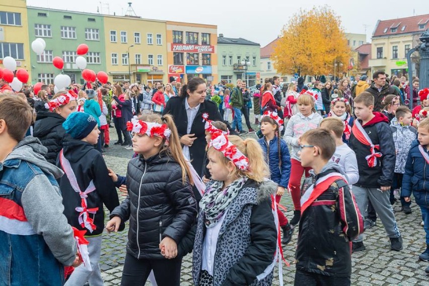 Uczniowie świętują rocznicę odzyskania niepodległości [ZDJĘCIA]