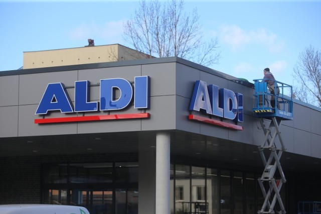 Nowy sklep marki ALDI zostanie otwarty w Katowicach 25 listopada 2020. Znajduje się on przy ul. Katowickiej 30 w dzielnicy Bogucice. Zdjęcie z 20.11 2020. 

Zobacz kolejne zdjęcia. Przesuwaj zdjęcia w prawo - naciśnij strzałkę lub przycisk NASTĘPNE
