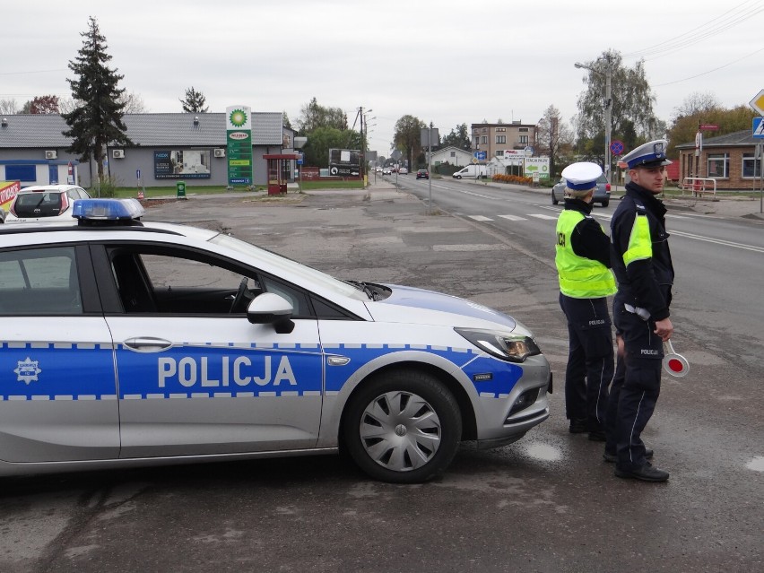 Policja w Radomsku prowadzi akcję „Twoje Światła – Nasze Bezpieczeństwo”. ZDJĘCIA