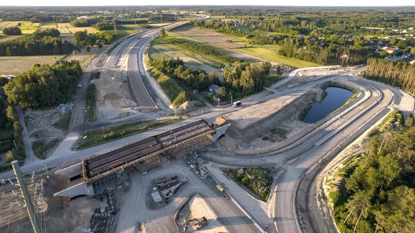 Budują S7 z Grójca do Warszawy. Trasa ma być przejezdna jesienią tego roku. Wykonawca zdąży? Są nowe zdjęcia lotnicze. Zobaczcie i oceńcie 