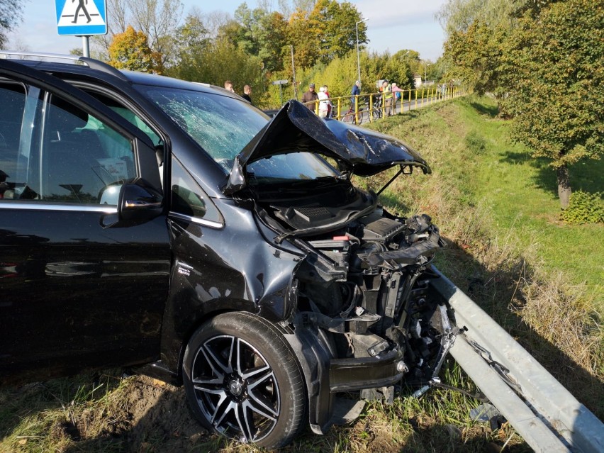 Wypadek na skrzyżowaniu Karsznickiej i Leśmiana w Zduńskiej Woli [zdjęcia]