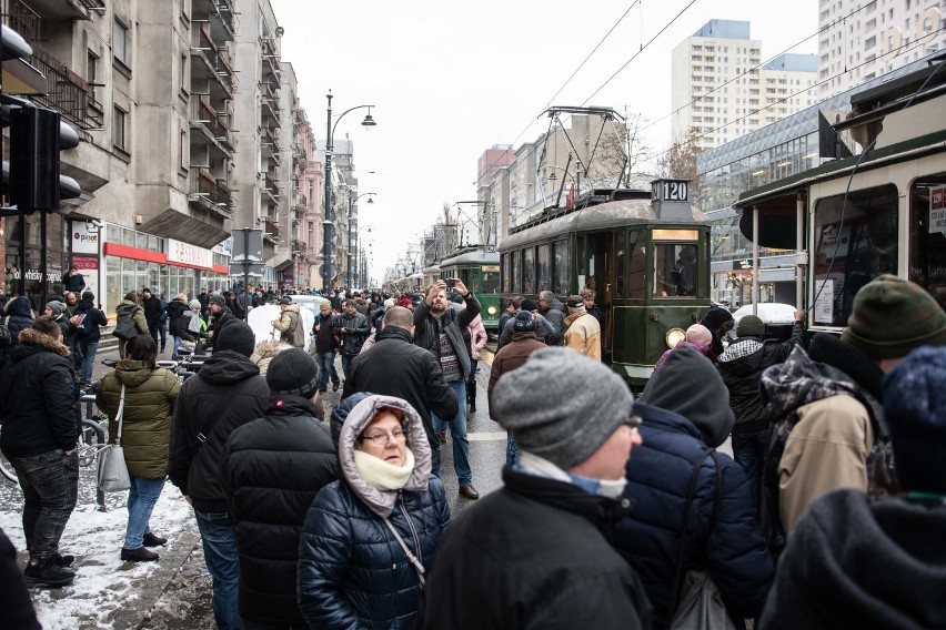 W paradzie wzięły udział takie tramwaje jak Herbrand,...