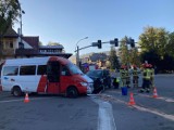 Zakopane. Zderzenie busa z osobówką na skrzyżowaniu 