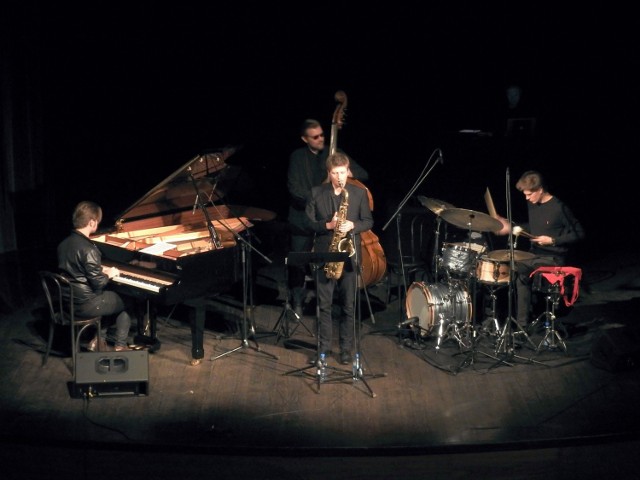 Grupa High Definition Quartet wystąpiła w składzie: Mateusz Śliwa – saksofon, Piotr Orzechowski „Pianohooligan” - fortepian, kompozycje, Alan Wykpisz – kontrabas, Grzegorz Pałka – perkusja.