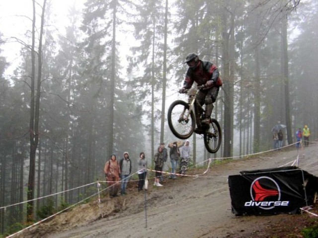 Diverse downhill contest to zawody wliczające się do Pucharu Europy.