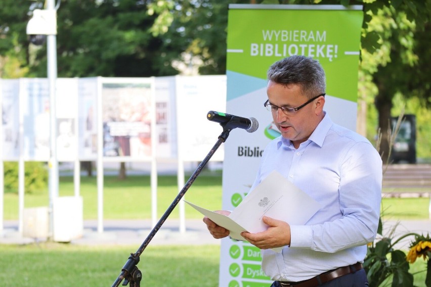 Czytanie rozpoczął burmistrz Staszowa, dr Leszek Kopeć
