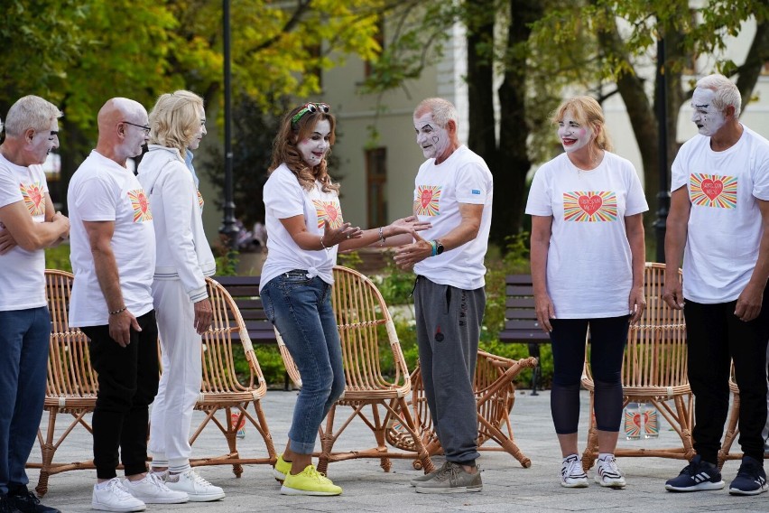 Marta tradycyjnie wręczy kopertę dla kuracjusza poprzedniego...