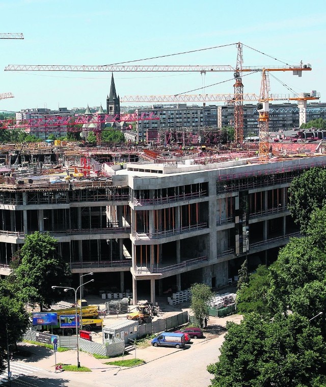 Sky Tower rośnie w oczach. Teraz budują 4. piętro