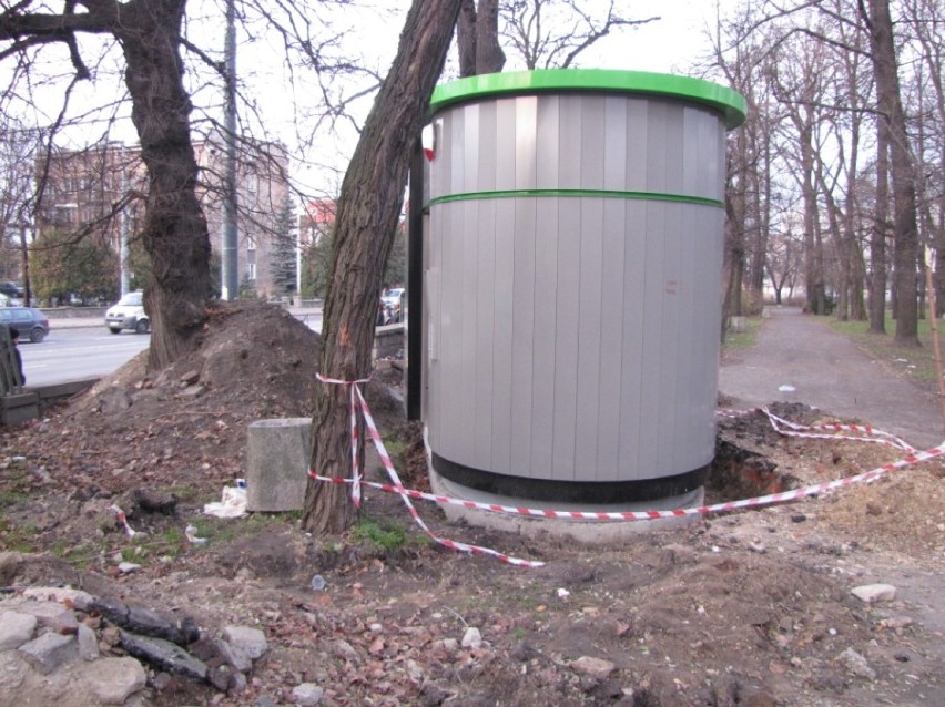 Park Bronowicki: Automatyczna toaleta jeszcze nie działa a już została zniszczona