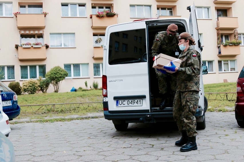 Terytorialsi odwiedzili kombatantów. Przekazali paczki żywnościowe  