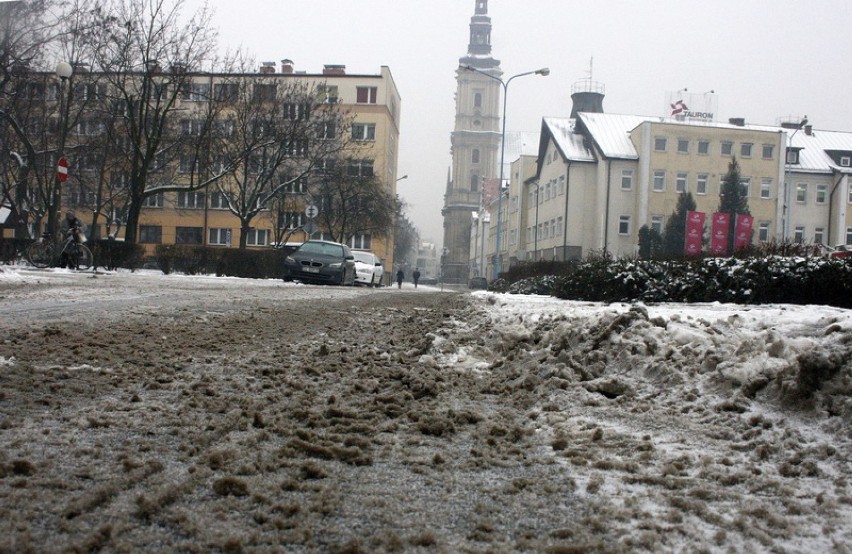 Fatalny stan nawierzchni ulic w Legnicy, zobaczcie zdjęcia