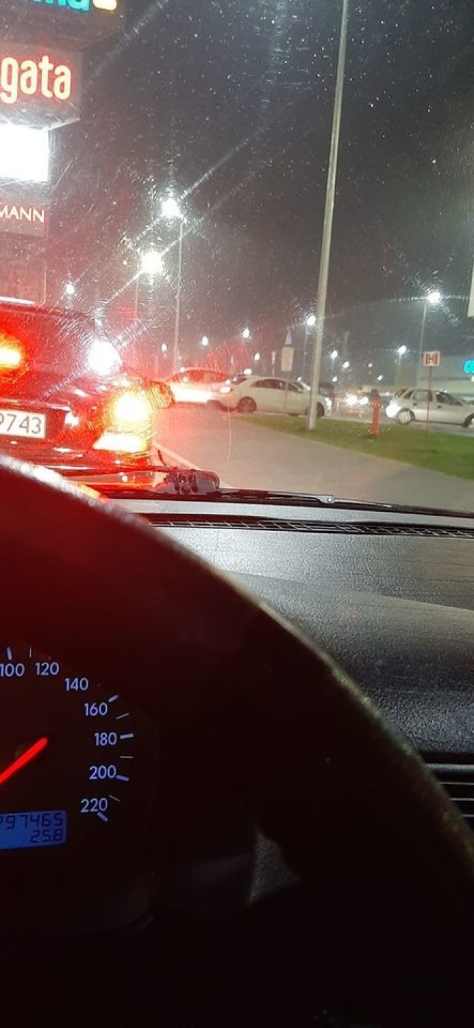 Ogromne kolejki do MCDrive we Włocławku. Kanapka "Drwala"...