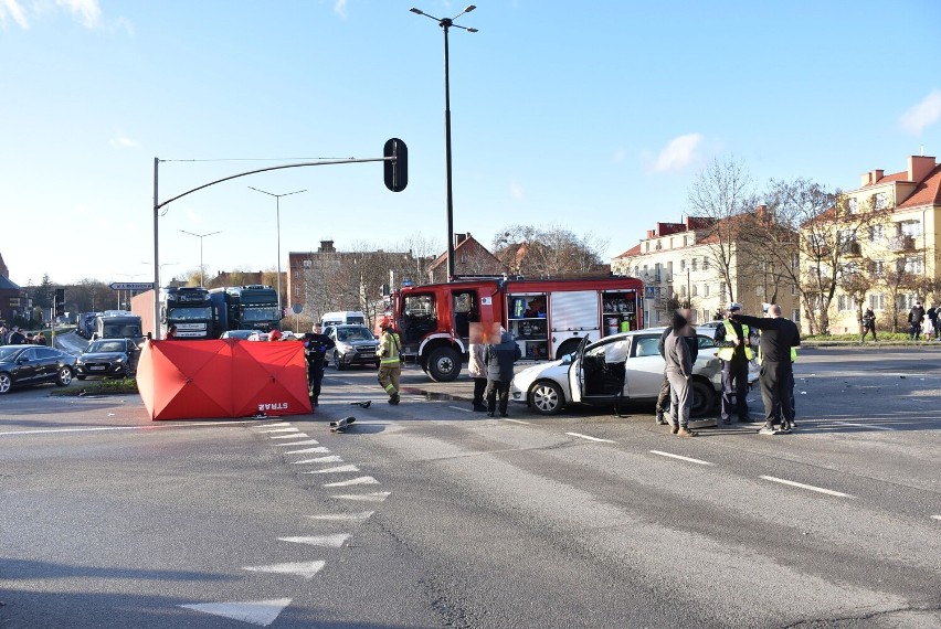 Wypadek na skrzyżowaniu al. Rodła i ul. Mickiewicza w Malborku. Lądował śmigłowiec LPR