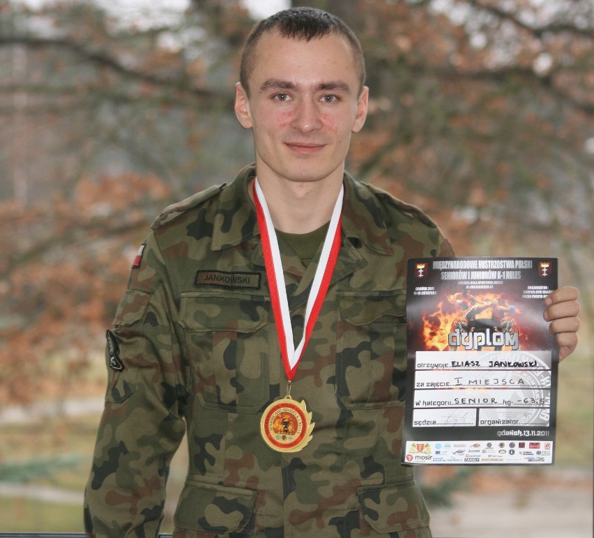 Mistrz Polski w kickboxingu Eliasz Jankowski z 10BKPanc