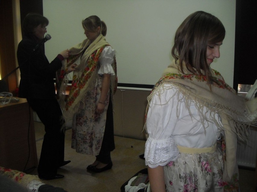 Racibórz: Pokaz raciborskiego stroju w Uniwersytecie Trzeciego Wieku