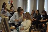 Fryzjerskie zmagania w Zespole Szkół Politechnicznych w Śremie podczas III Międzyszkolnego Konkursu Fryzjerskiego