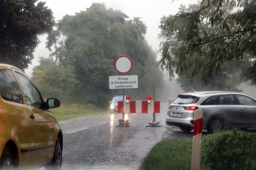 Remont drogi w Koskowicach ma ruszyć, są już znaki informujące o tym