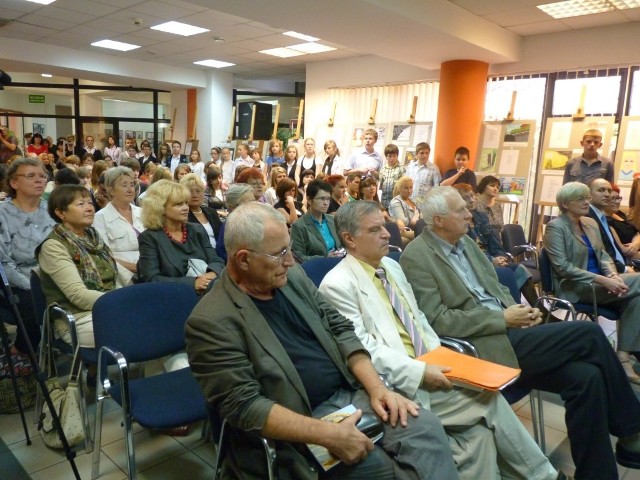 30 września w Miejskiej Bibliotece Publicznej obchodzono 90 rocznicę urodzin Tadeusza Różewicza
